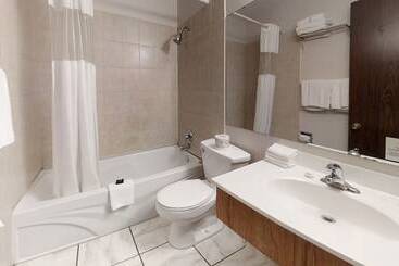 هتل Recreation Inn And Suites