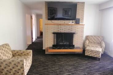 هتل Recreation Inn And Suites