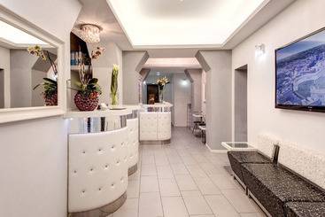 هتل Relais Fontana Di Trevi