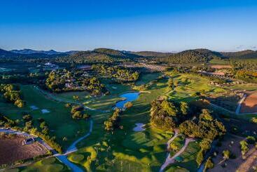 هتل روستایی Pula Golf Resort