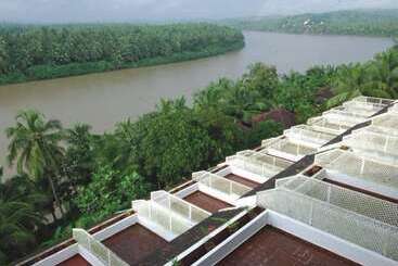 هتل The Raviz Kadavu