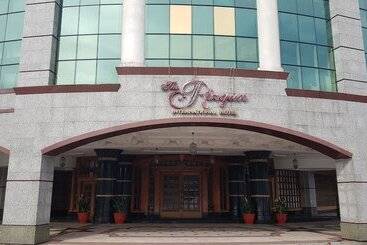 هتل The Rizqun International