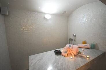 Oum Palace Hotel & Spa