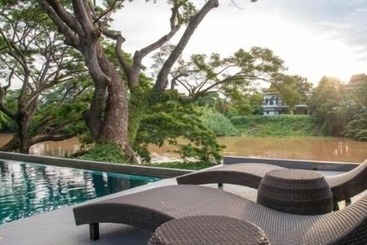 هتل Baan Nam Ping Riverside Homestay