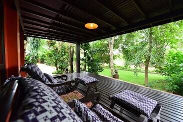 هتل Baan Nam Ping Riverside Homestay