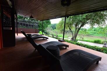 هتل Baan Nam Ping Riverside Homestay
