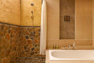 هتل Bamboo Village Beach Resort & Spa