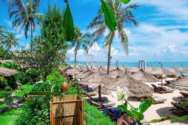 هتل Bamboo Village Beach Resort & Spa
