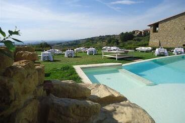هتل Borgo Di Cortefreda