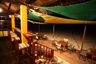 هتل Coco Beach Resort