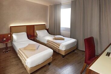 First Hotel Malpensa - Somma Lombardo