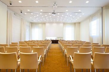هتل Hilton Garden Inn Florence Novoli