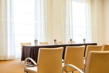 هتل Hilton Garden Inn Florence Novoli