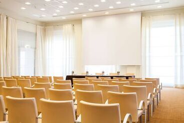 هتل Hilton Garden Inn Florence Novoli