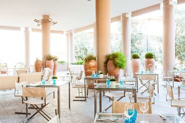 هتل Hilton Garden Inn Florence Novoli