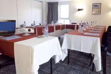 هتل Kyriad Deauville   St Arnoult