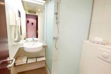 هتل Kyriad Deauville   St Arnoult