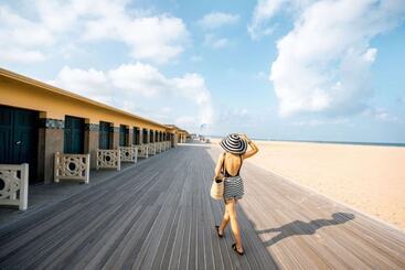 هتل Kyriad Deauville   St Arnoult