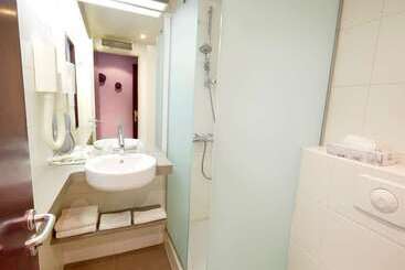 هتل Kyriad Deauville   St Arnoult