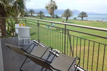 Natura Beach Hotel And Villas