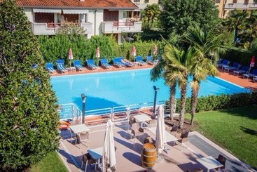 هتل Porto Azzurro