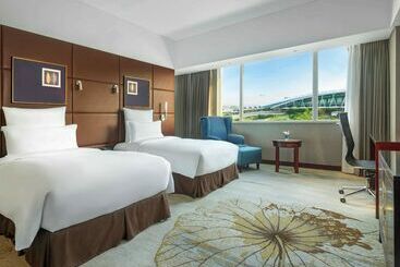 هتل Pullman Guangzhou Baiyun Airport   Canton Fair Free Shuttle Bus & Official Registration Agency