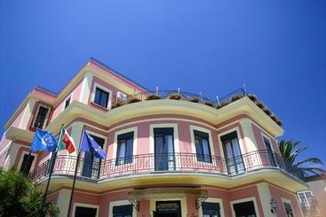 בית מלון כפרי Relais Villa Oteri