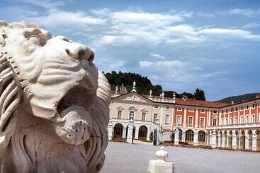 هتل Villa Fenaroli Palace
