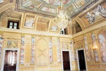 هتل Villa Fenaroli Palace