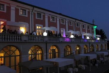 هتل Villa Fenaroli Palace