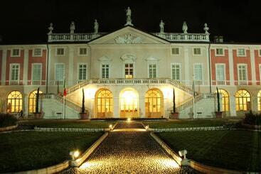 هتل Villa Fenaroli Palace