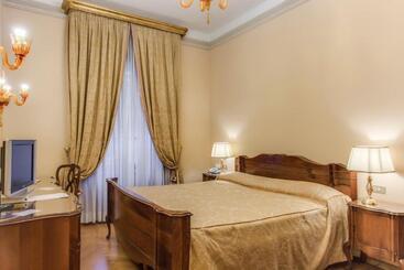 هتل Villa Fenaroli Palace