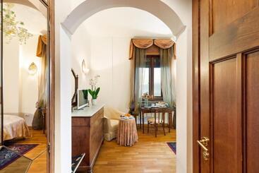 هتل Villa Pambuffetti