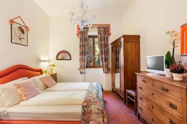هتل Villa Pambuffetti