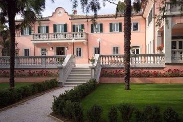 هتل Villa Santa Barbara
