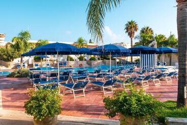 هتل Villaggio Cala Mancina