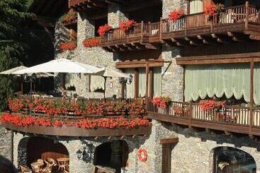 Relais Mont Blanc Hotel & Spa