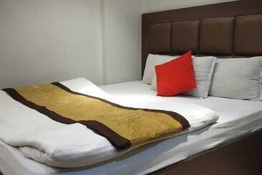 Adb Rooms Hotel Ashiana