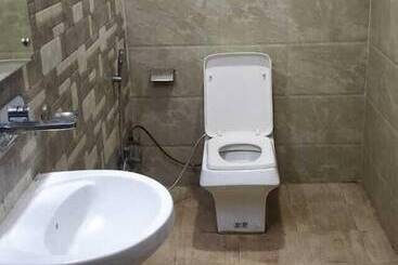 Adb Rooms Hotel Ashiana