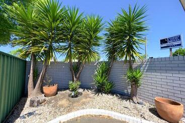 Albury Garden Court Motel