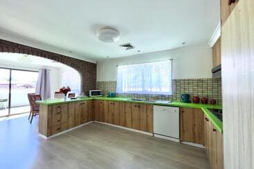 Albury Garden Court Motel