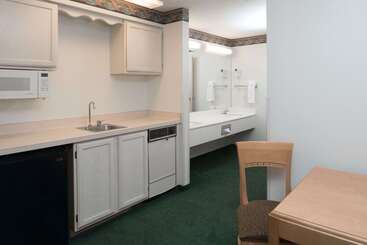 هتل Baymont By Wyndham Coeur D Alene