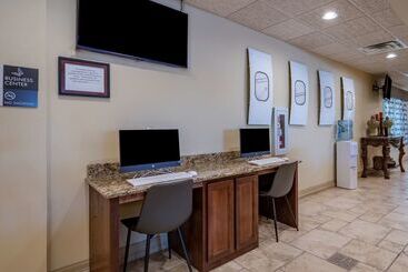 هتل Best Western Plus Monica Royale Inn & Suites