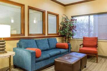 هتل Comfort Inn & Suites East Moline Near I 80
