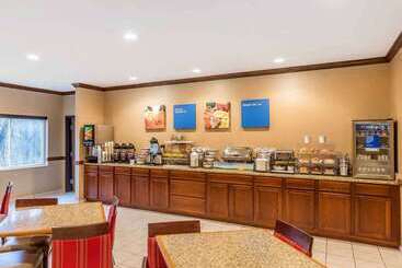 هتل Comfort Inn & Suites East Moline Near I 80