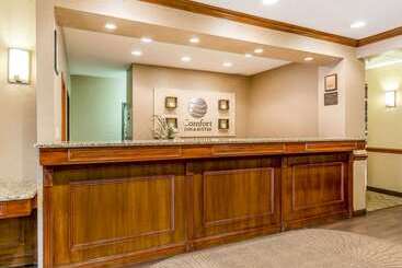 هتل Comfort Inn & Suites East Moline Near I 80