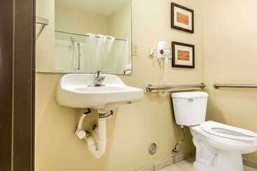 هتل Comfort Inn & Suites East Moline Near I 80