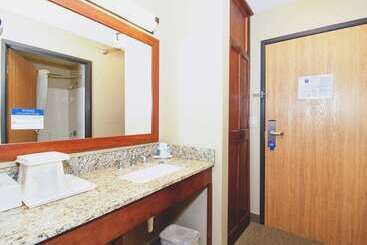 هتل Comfort Inn & Suites East Moline Near I 80