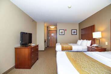 هتل Comfort Inn & Suites East Moline Near I 80