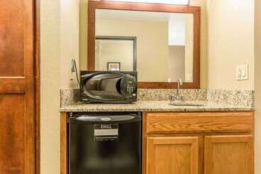 هتل Comfort Inn & Suites East Moline Near I 80